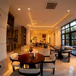 Ξενοδοχείο Cosmopolita Boutique 4*
