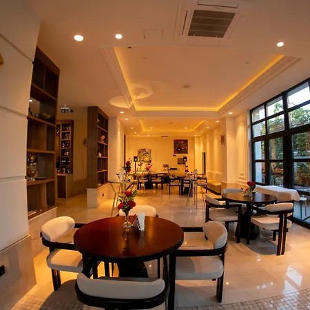 Ξενοδοχείο Cosmopolita Boutique 4*